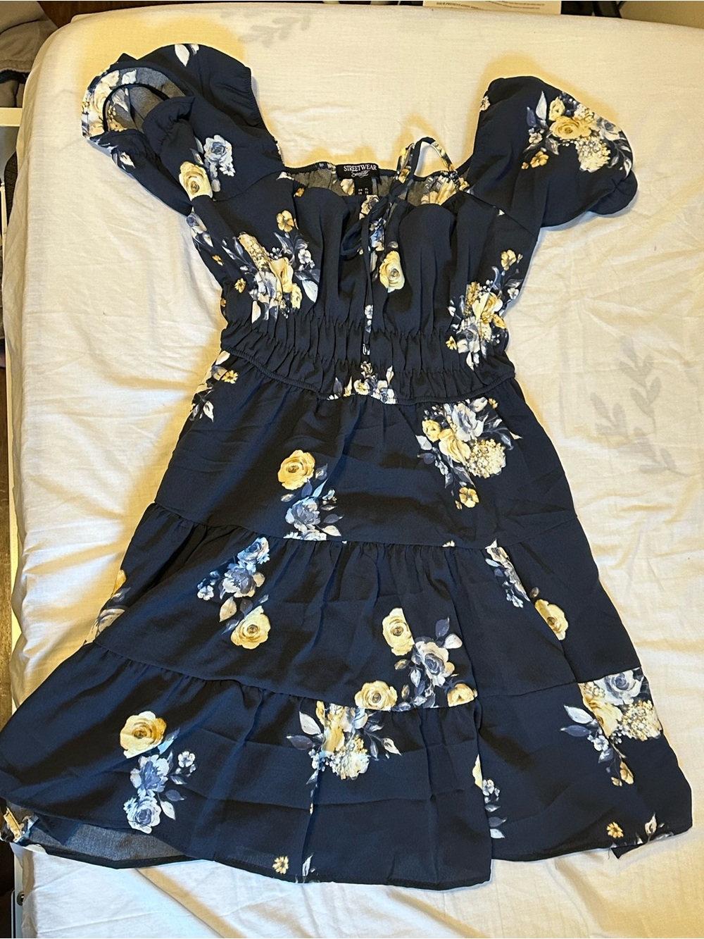 NWOT mini floral dress with puff sleeves